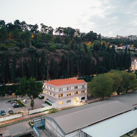 Amario Suites Hotel Aigio Exterior photo