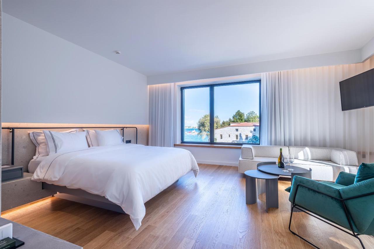 Amario Suites Hotel Aigio Exterior photo
