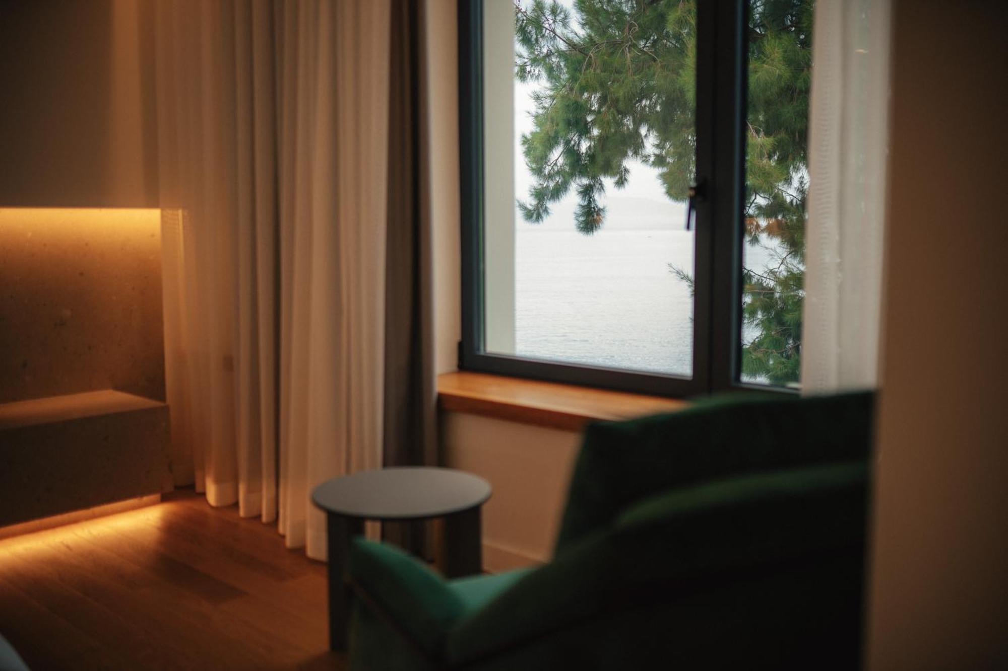 Amario Suites Hotel Aigio Exterior photo